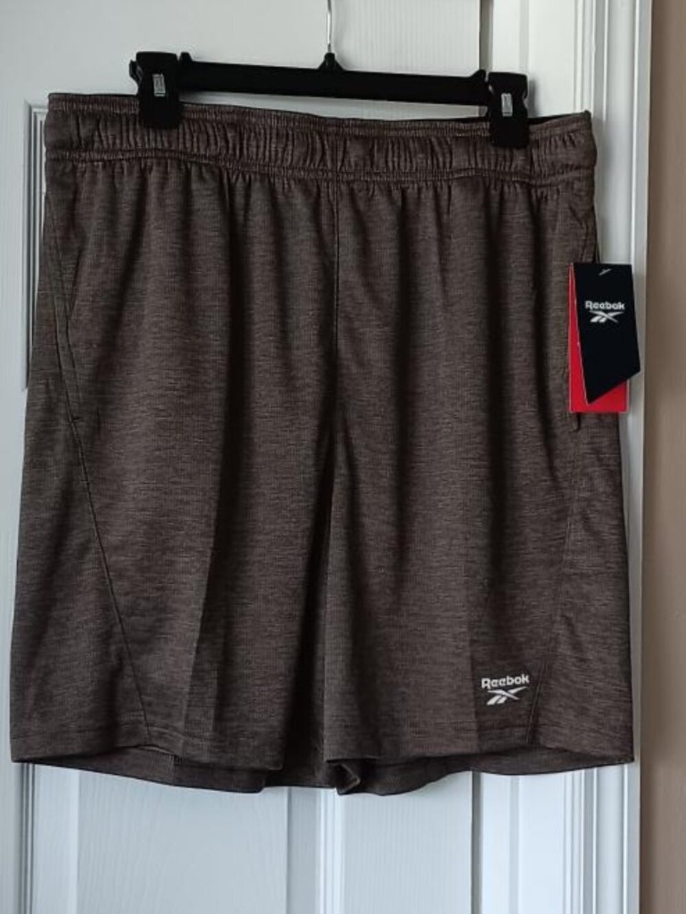 REEBOK Mens Shorts Brown Size Large Slim Activewear NEW